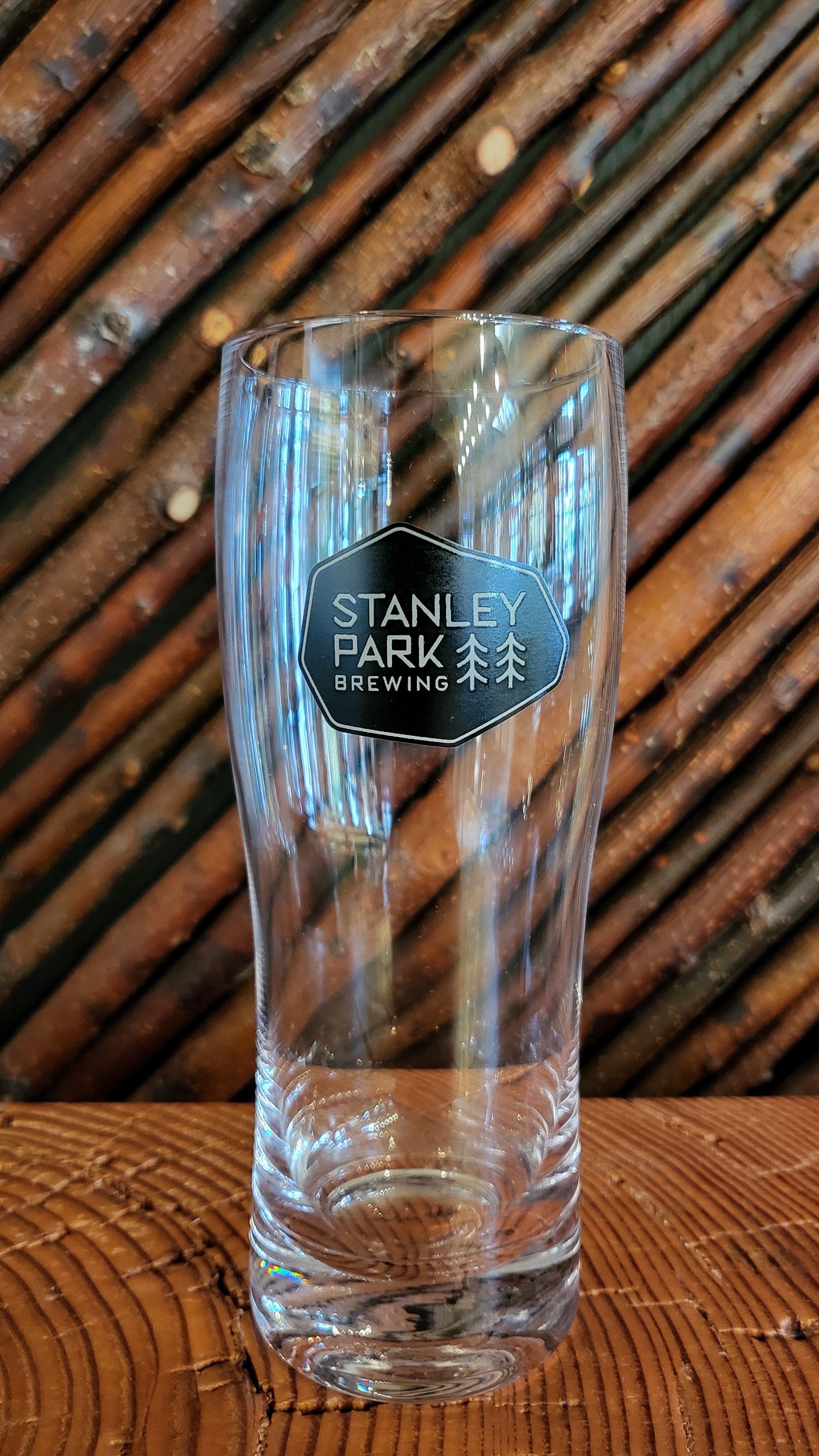 http://stanleyparkbrewstore.com/cdn/shop/products/16ozGlass.jpg?v=1637186139